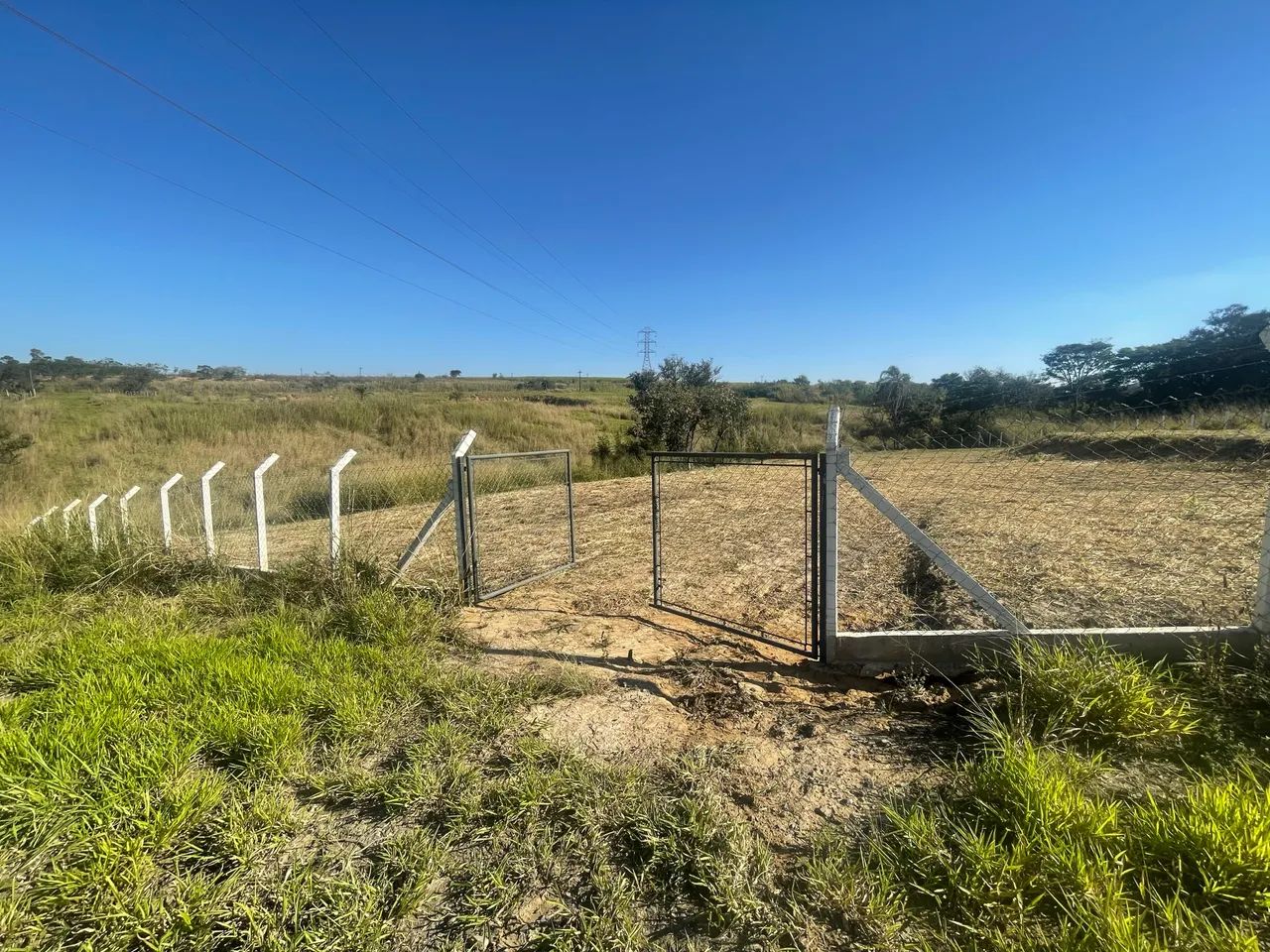 TERRENO À VENDA! 4000m2 Com Riozinho 