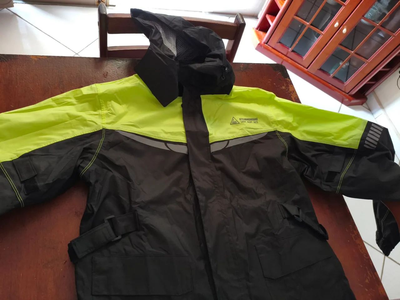 Vendo capa de chuva e bota impermeável 
