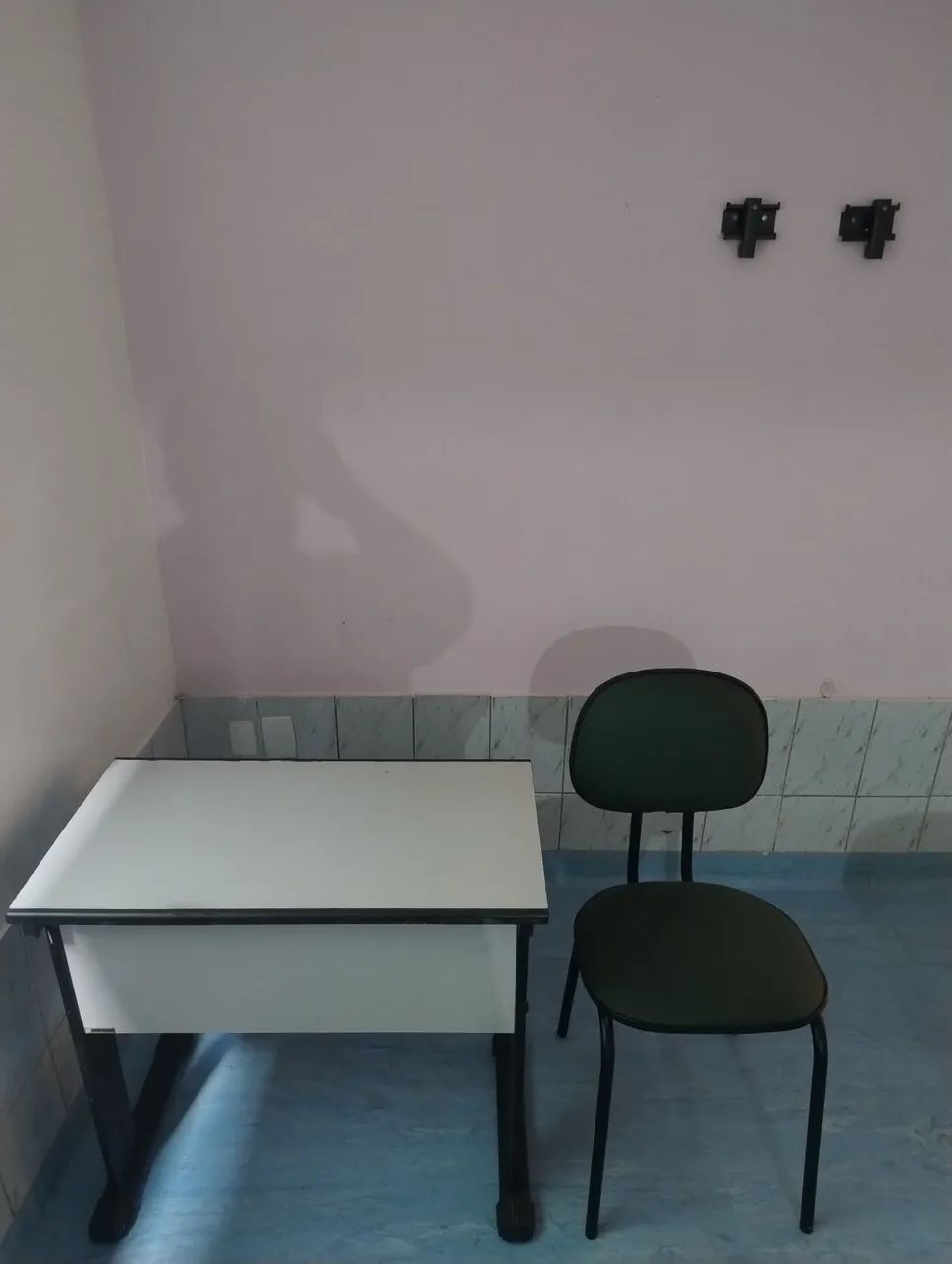 Mesa de computador com cadeira 