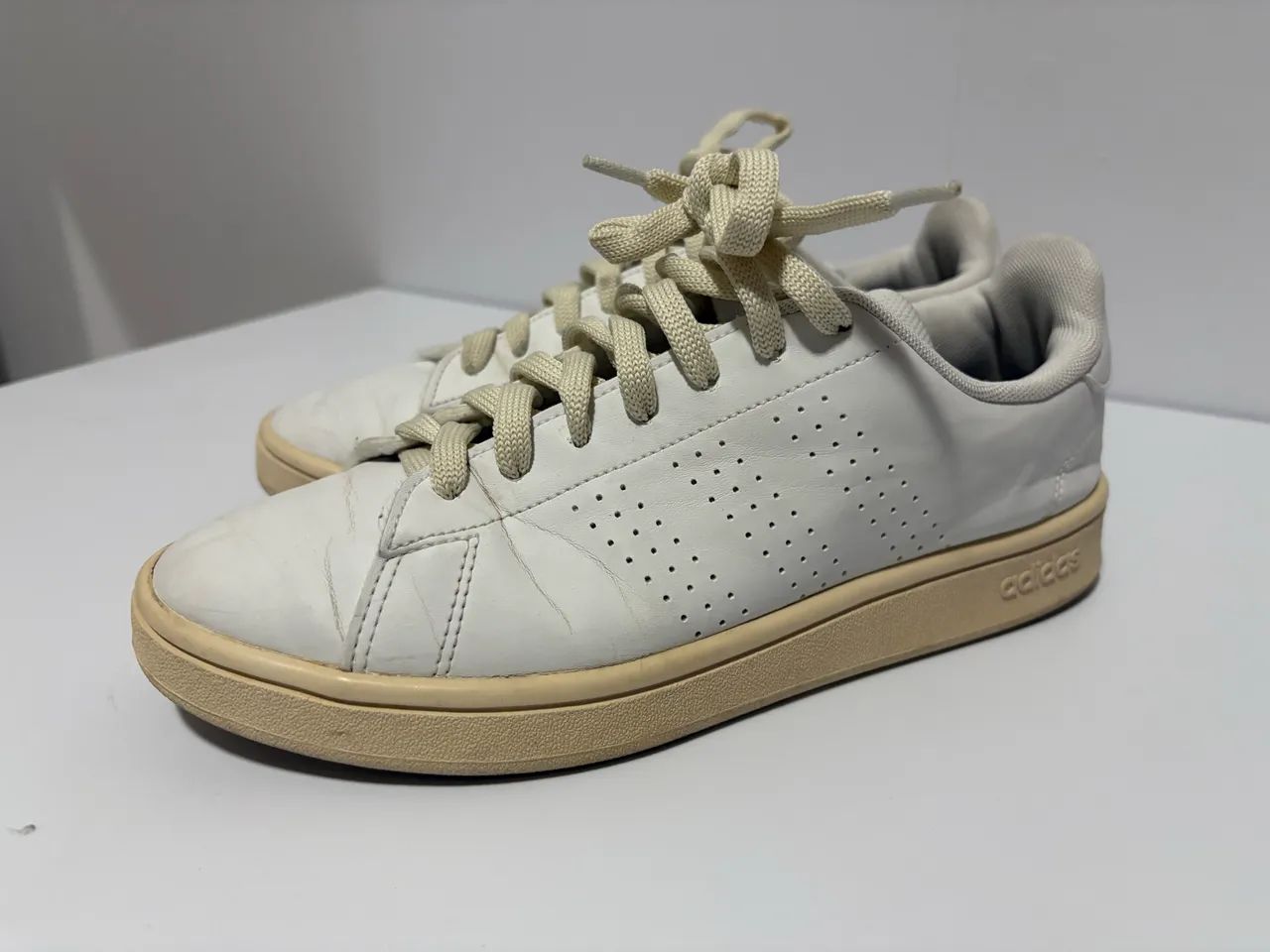 Tênis cano baixo adidas