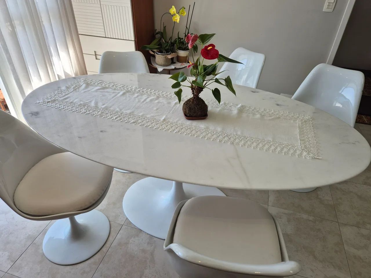 Mesa c/6 cadeiras, Saarinen mármore 
