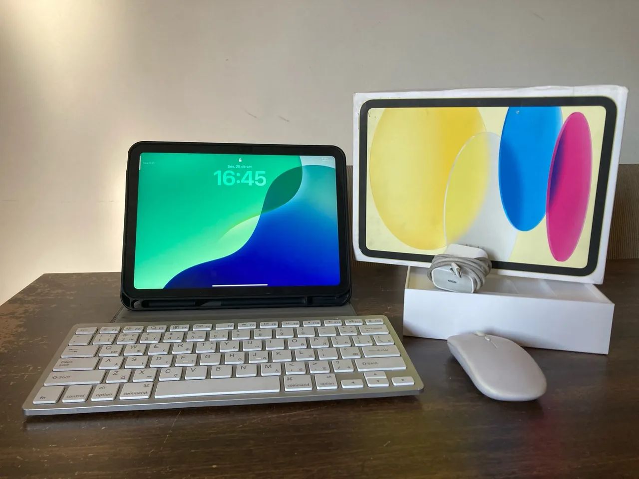 iPad 10 com acessórios 