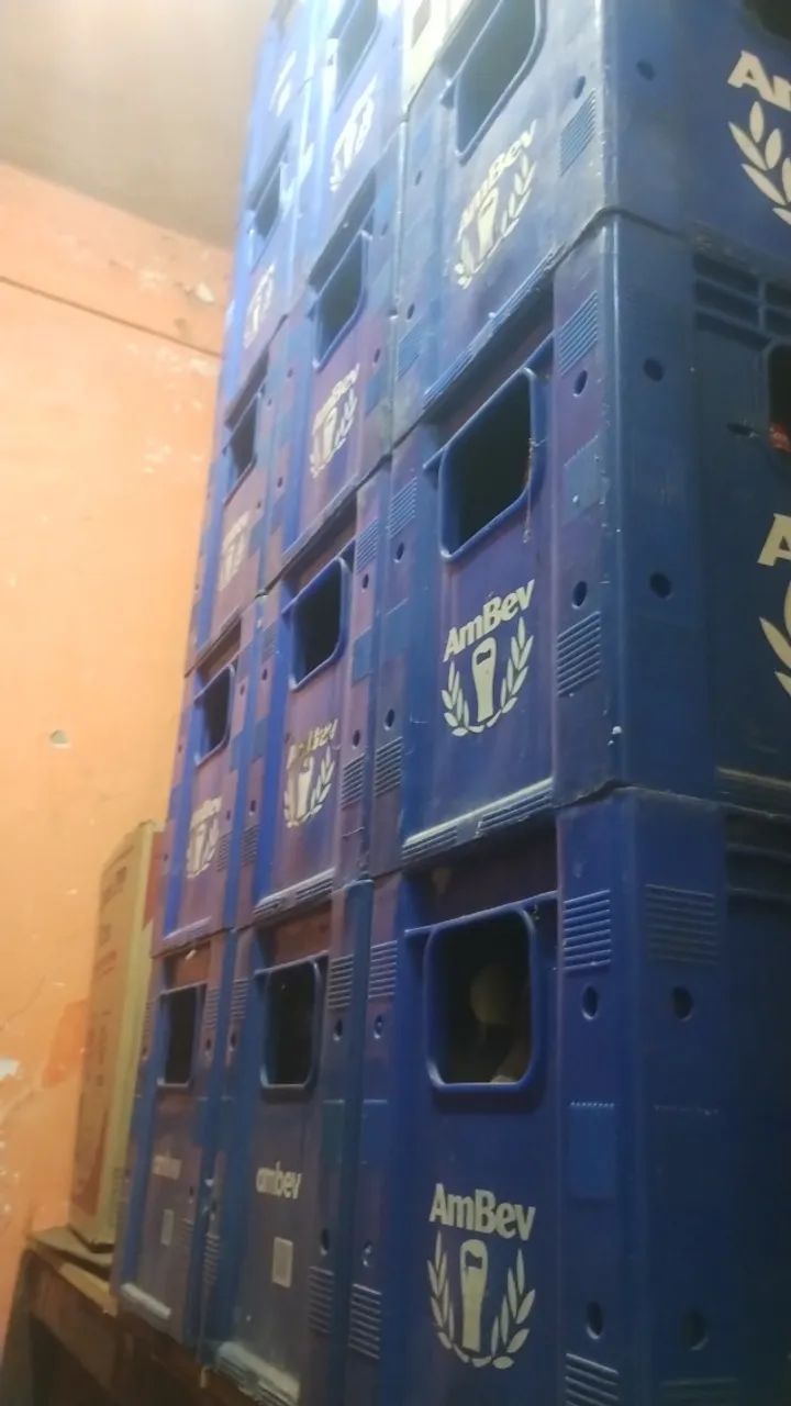 Caixa de cerveja litrão da AmBev 