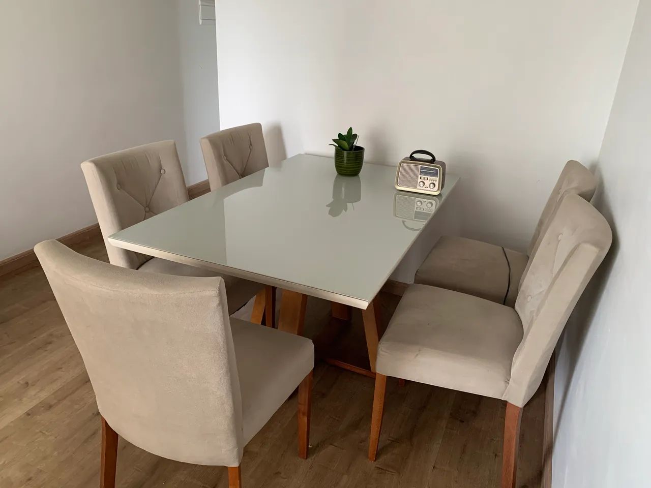 Mesa de Jantar 1,40 x 0,90 e 6 cadeiras - Foto 2