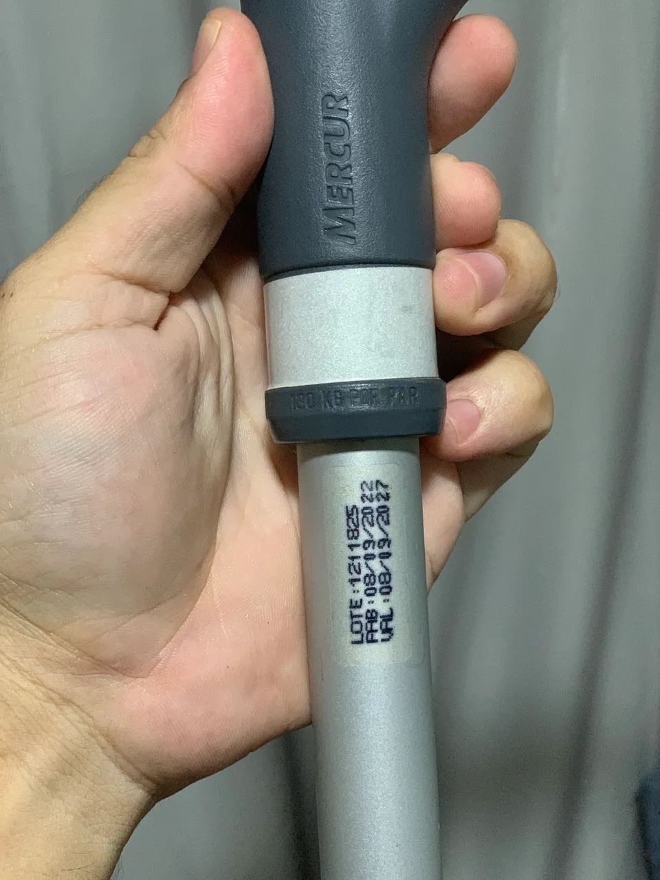 PAR DE MULETAS PERFEITO ESTADO - Foto 2