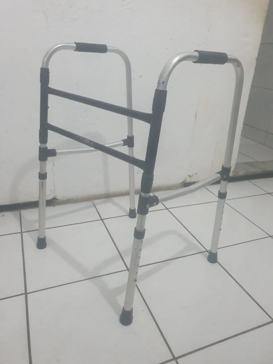 Andador em aluminio