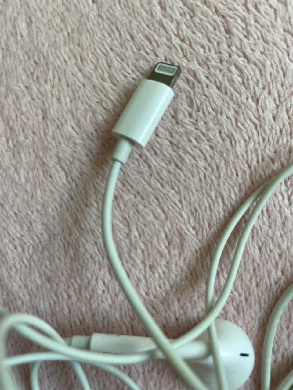 Fone de ouvido Apple EarPods Original com conector Lightning branco  - Foto 3
