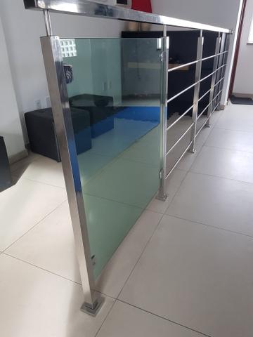 Divisória de inox e vidro - Foto 3