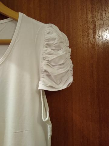 Blusa branca com mangas bufantes - Foto 2
