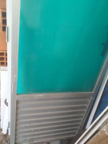 Porta de alumínio com vidro - Foto 4