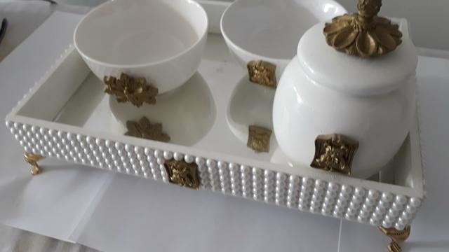 Kit higiene bebê, porta licor com copinhos e licozeira