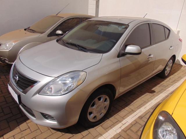 NISSAN VERSA 1.6 16V FLEX SV 4P MANUAL 2014