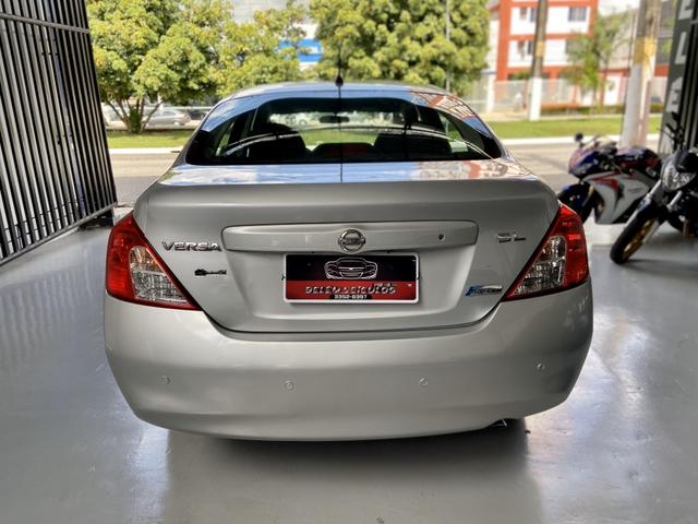 '4.000 de entrada' Nissan Versa SL 1.6 - Foto 6