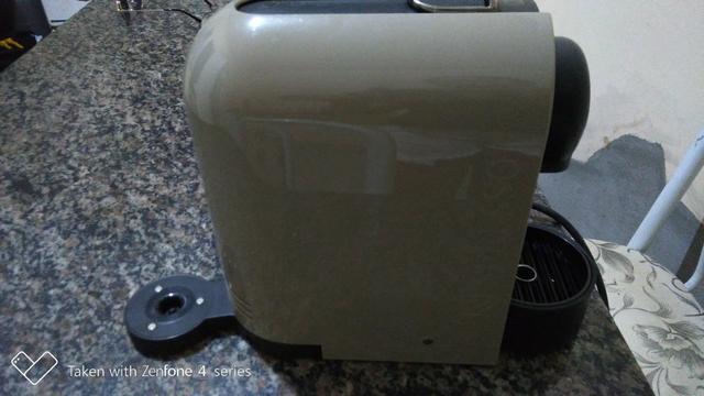 Cafeteira NESPRESSO