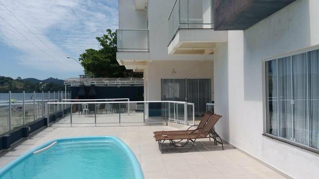 Sobrado beira-mar no Perequê