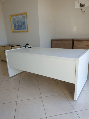 Aceito proposta para mesa p/ escritório c/ 2 gavetas