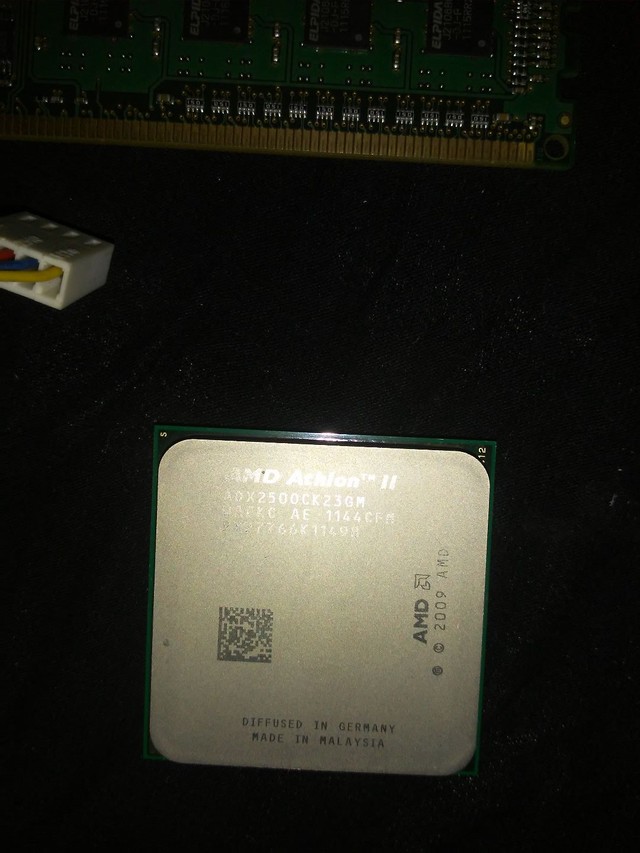 Processador amd Athlon 2 x2. 250com coler e 4 gb de memorias ddr3 - Foto 2