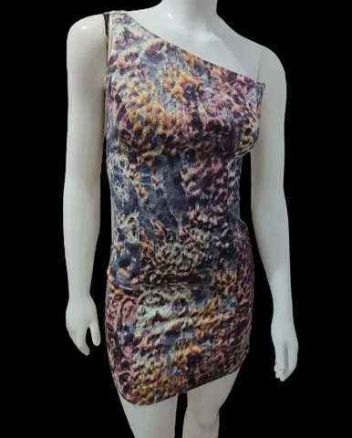 Vestido sensual com um ombro só