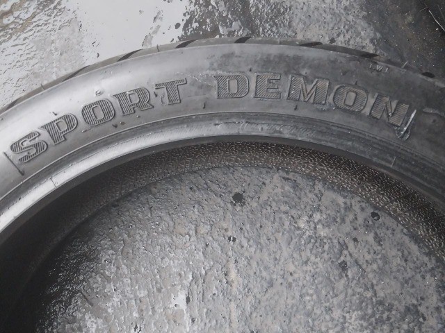 pneu usado  pirelli  sport demon 140/70-17 - Foto 3