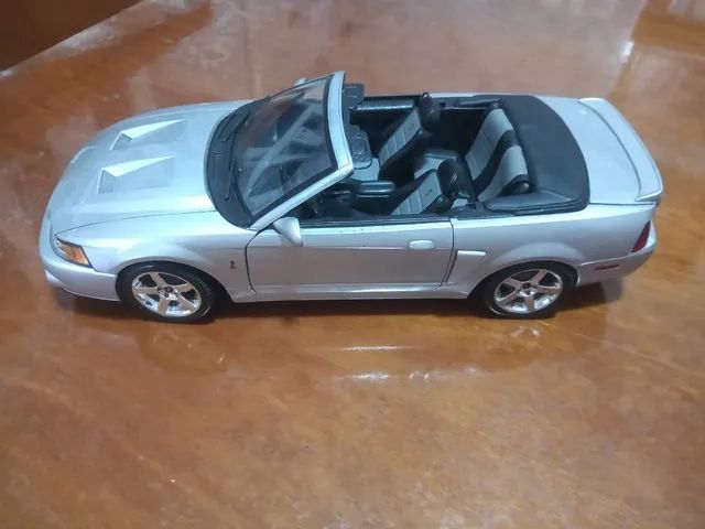 Miniatura Ford Mustang SVT Cobra 2003 Maisto 1/18