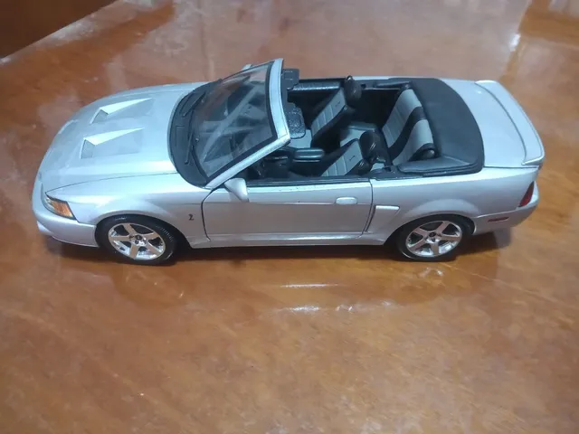 Miniatura Ford Mustang SVT Cobra 2003 Maisto 1/18