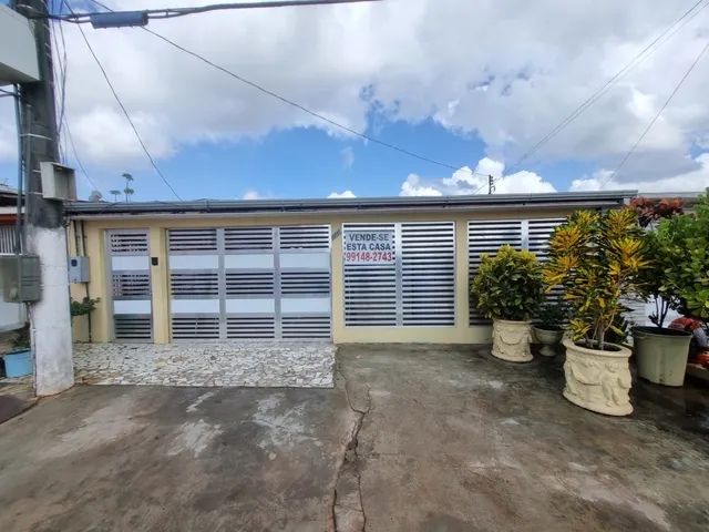 Vende-se casa 400.000,00 medindo 10x36 frente a Domestilar ponta de estoque