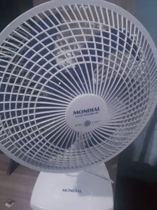 Ventilador mundial com pequeno defeito mas funciona direitinho