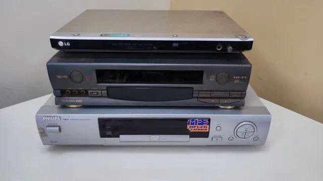 02 aparelhos de DVD e 01 Vídeo Cassete (Leia o anúncio)
