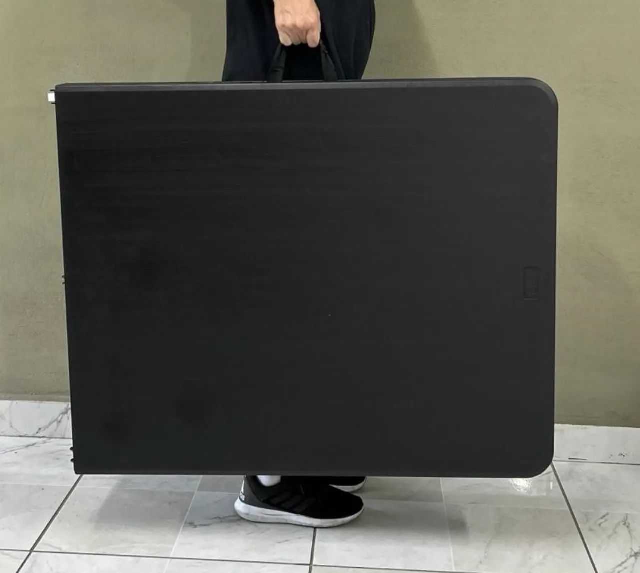 Mesa portátil dobrável COR PRETA (nova) - Foto 4