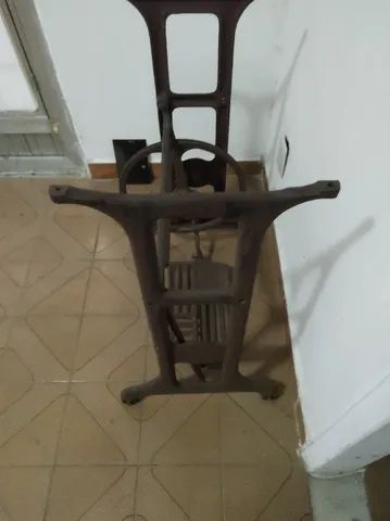 Pé base de máquina de costura em ferro fundido vintage - Foto 4