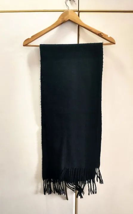 Cachecol preto de lã. - Foto 6