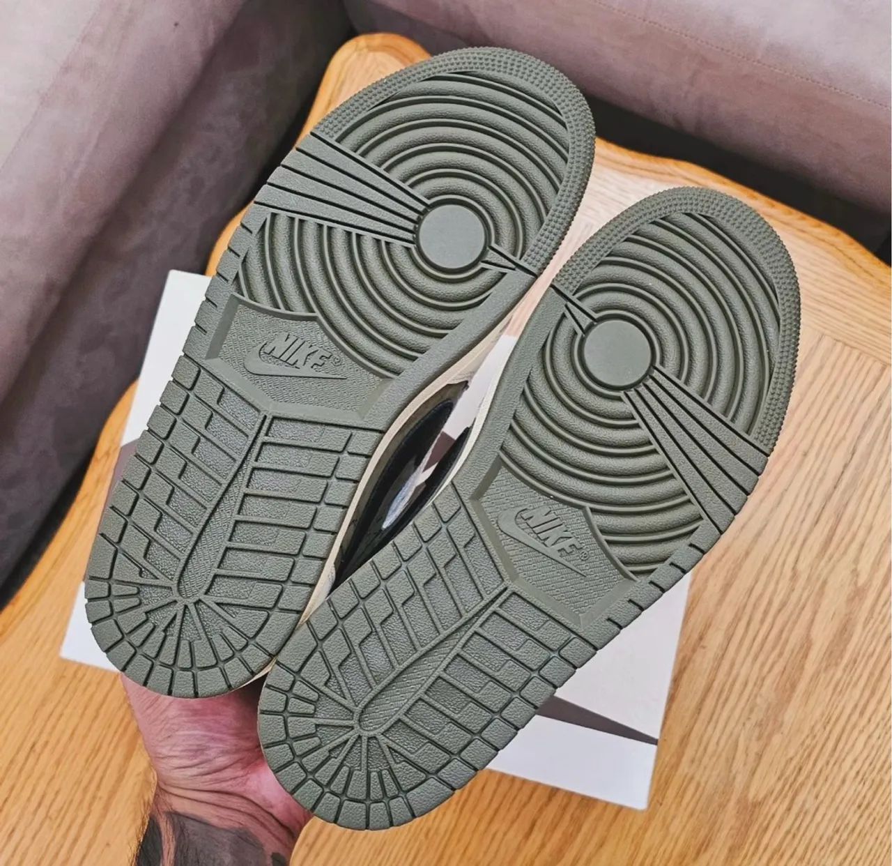 Travis Scott x Air Jordan 1 Low  Medium Olive - Foto 6