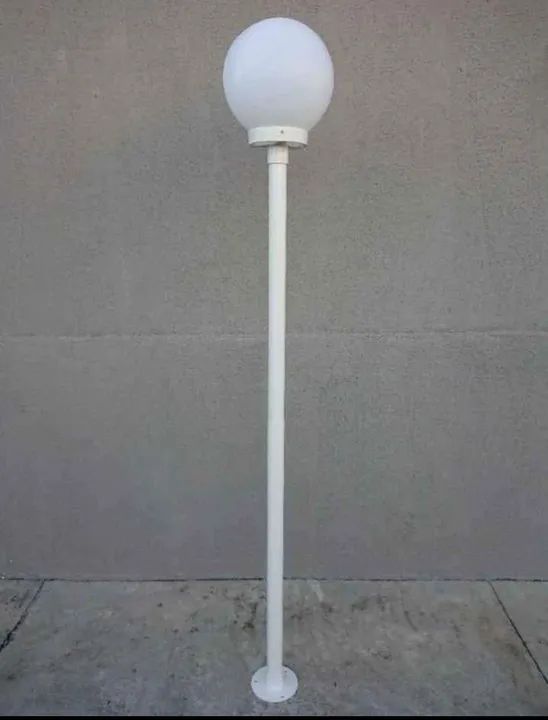 poste de iluminação com globo de vidro - Foto 3