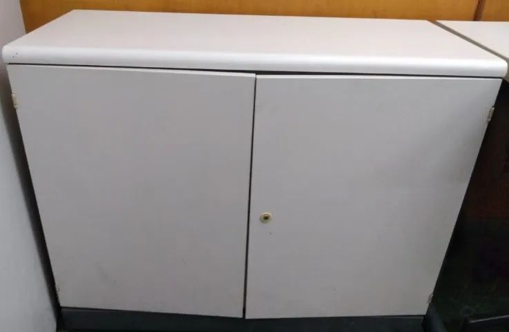 Armário Baixo com 2 divisórias Material em Arvoplac e base em Metal - Foto 2