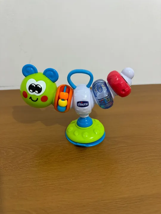 Largarta brinquedo com ventosa chicco