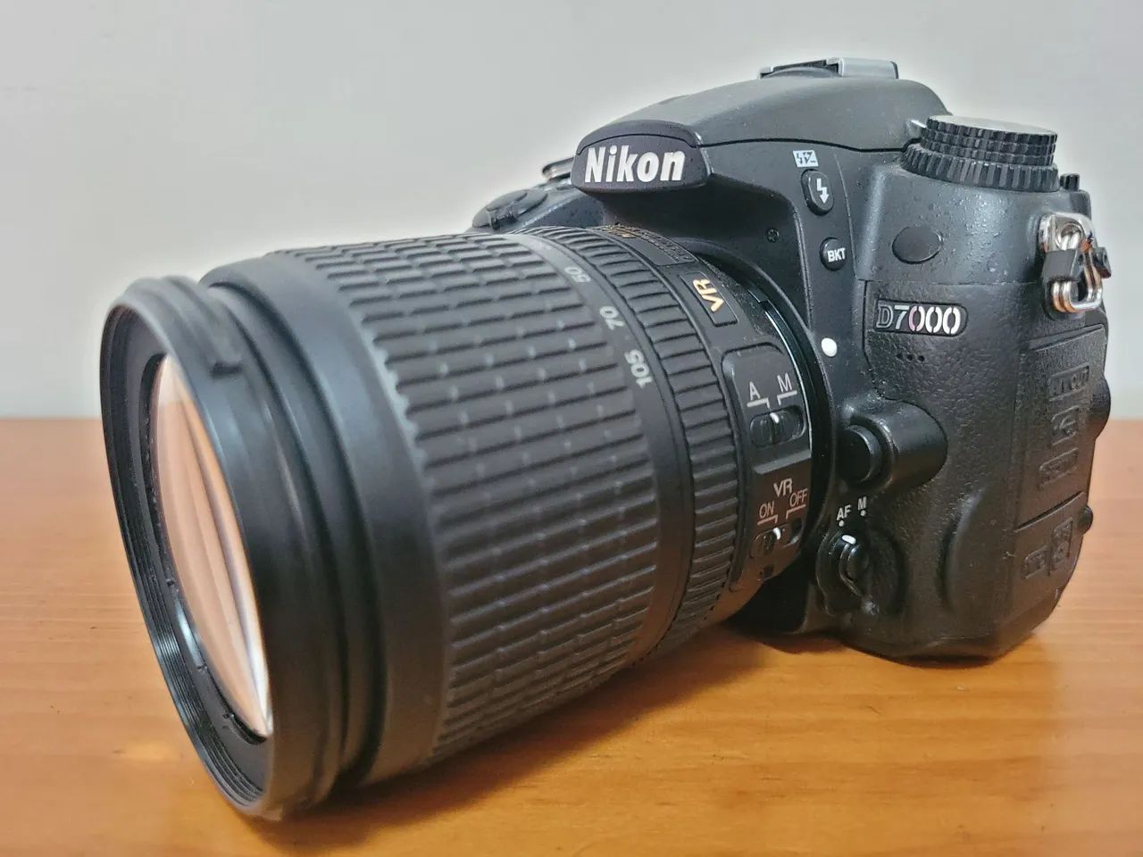 Câmera Nikon D7000 com Lente 18-105 VR