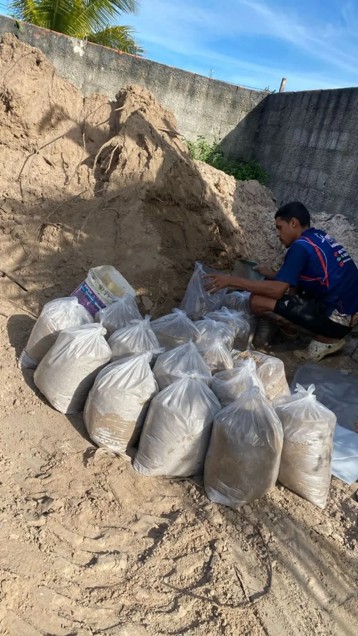 Sacos de areia, arisco e brita 23 k