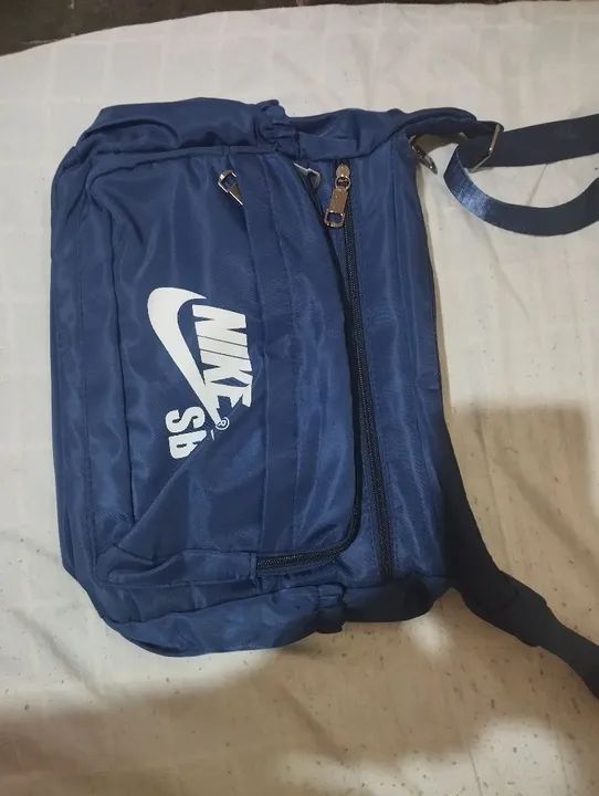 Eu estou vendendo uma bolsa novinha é só pegar é usar quem estiver enterecado  - Foto 2