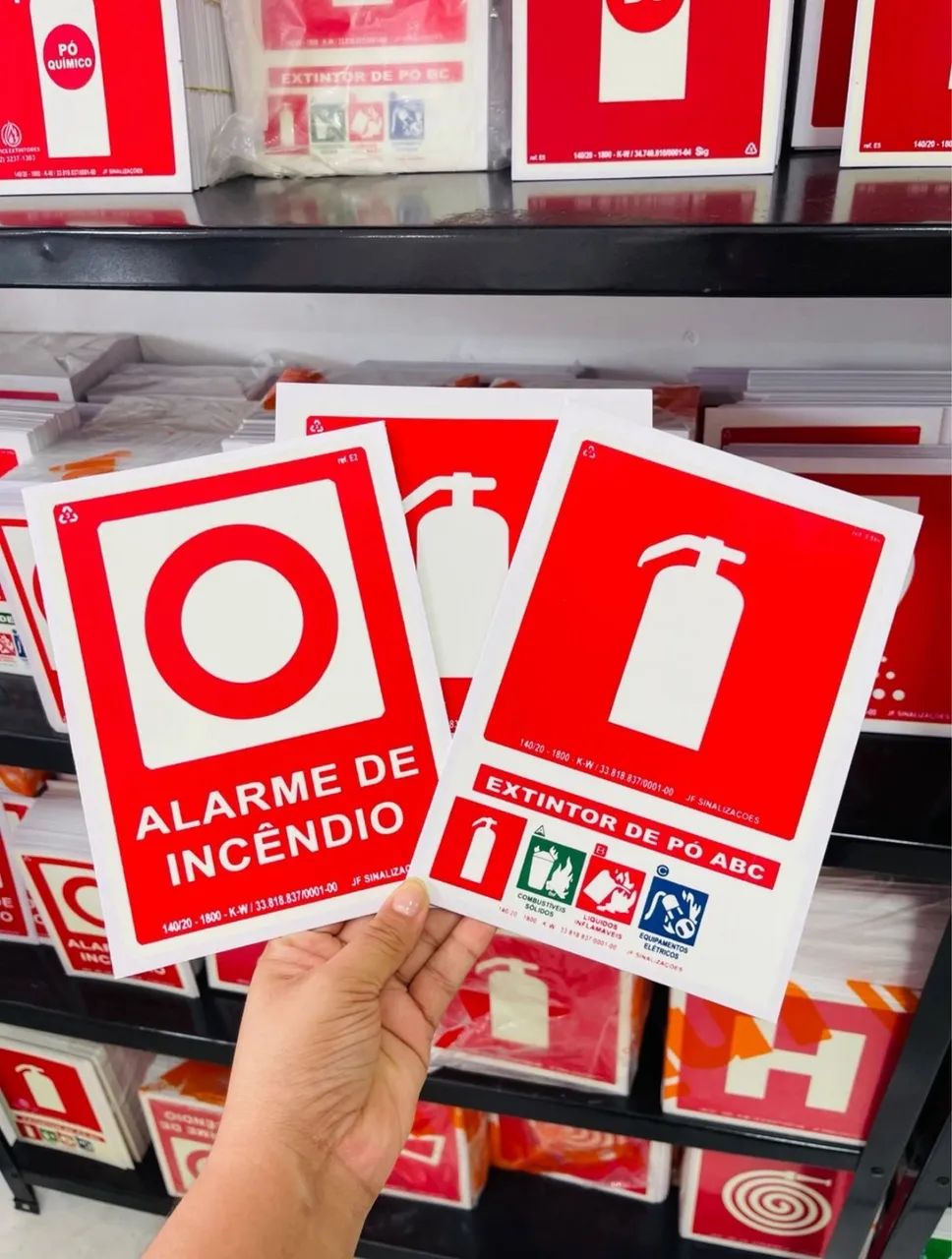 Equipamentos contra incêndio 64313444700803120