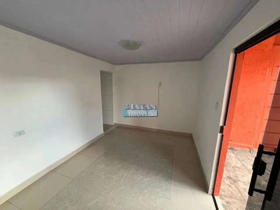 Aluga-se Casa com 3 quartos de frente e fundos na QNL - TAGUATINGA NORTE/DF