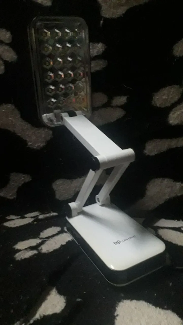 Luminária de Mesa Dobrável com LED