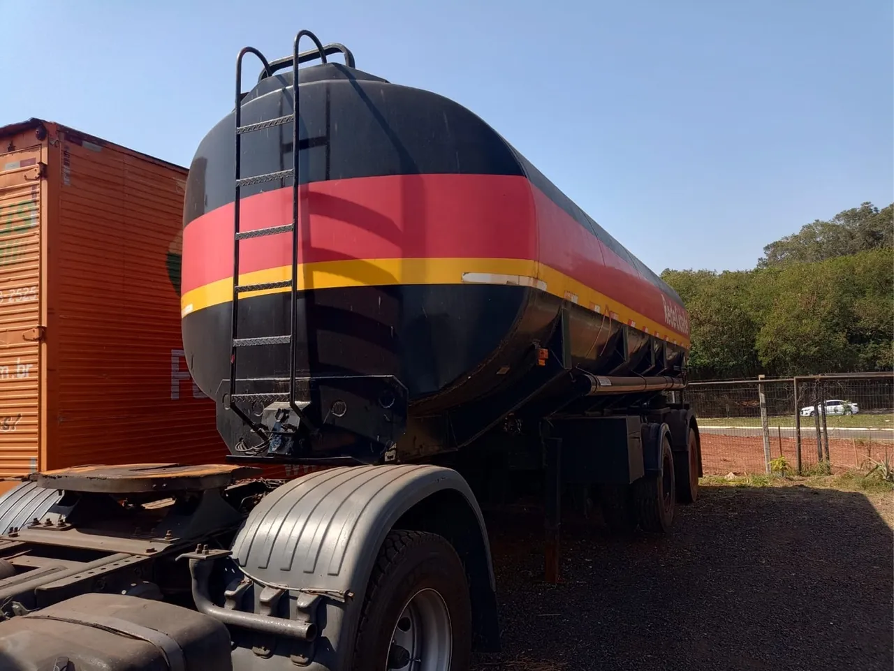 CARRETA TANQUE LORANDA ANO 2004 30.000 LTS