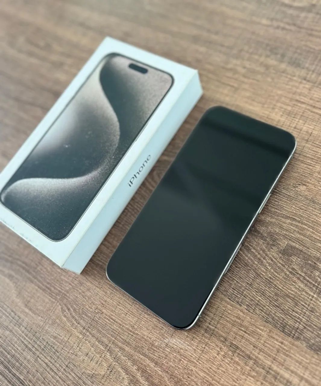 iPhone 15 Pro - 256GB - Titanium Silver - Celulares e Smartphones