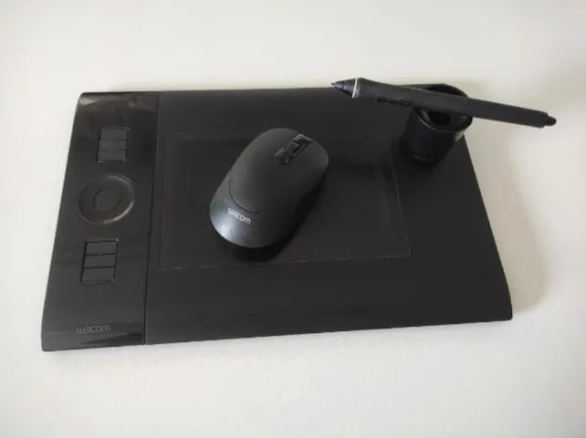 Mesa Digitalizadora Wacom Intuos Pro Small ( usada com caneta, mouse e pontas extras )