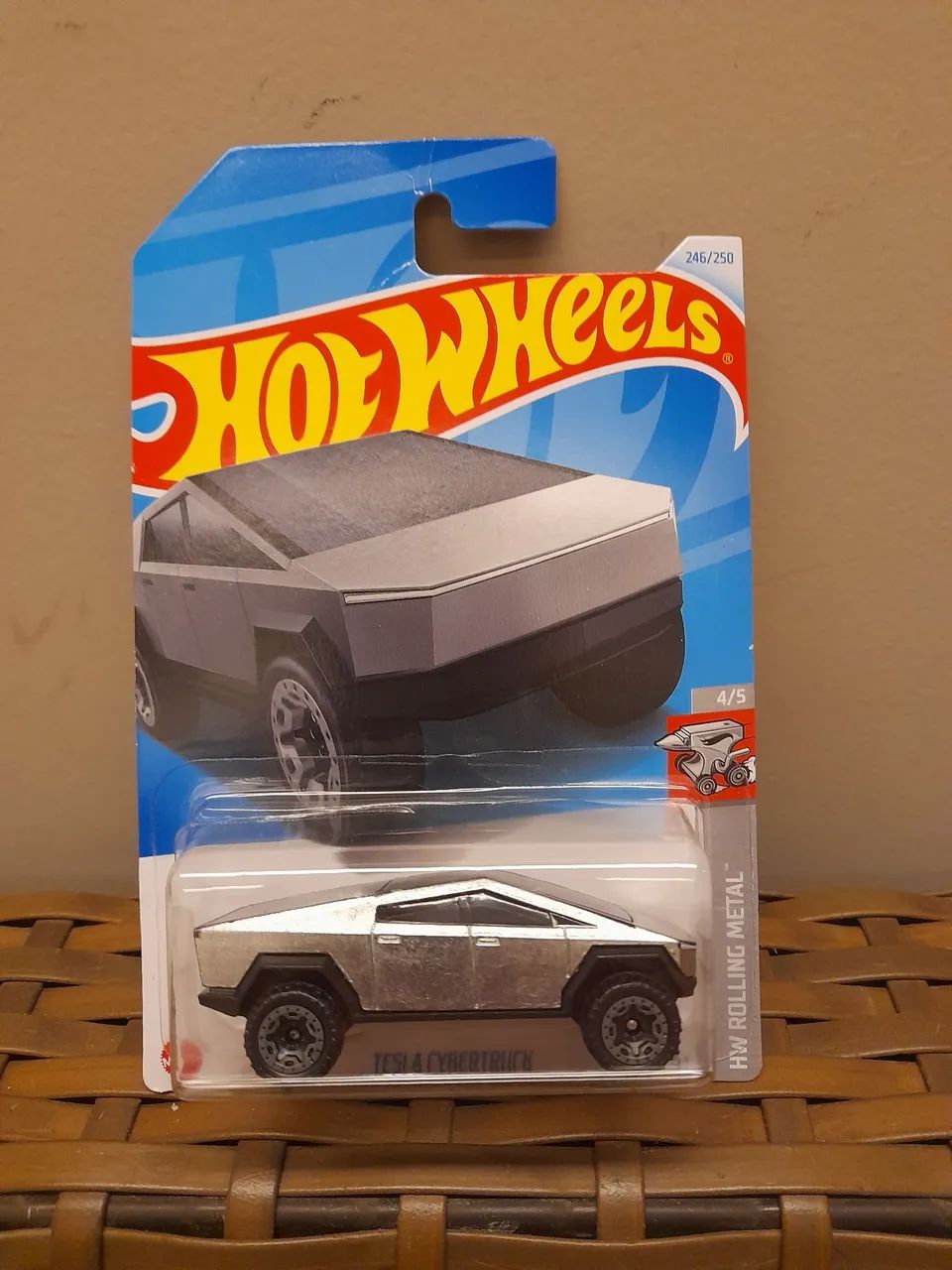 Carrinho Hot Wheels Tesla Cybertruck
