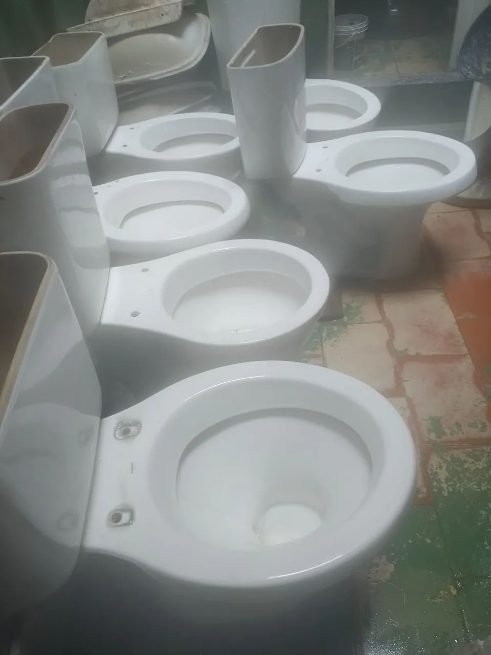 Vaso sanitário acoplado sem as conexões de dentro da caixa e sem tampa,110$ cada. - Foto 4