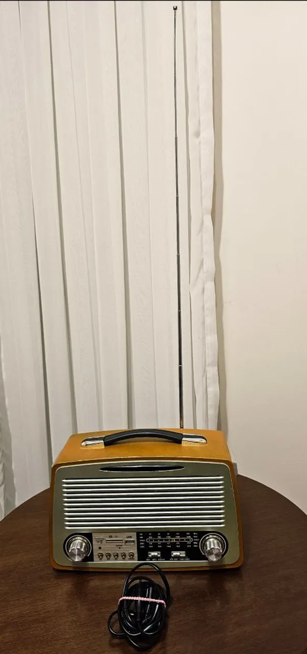 OPORTUNIDADE!!! RÁDIO ANTIGO RETRÔ VINTAGE! PILHA OU TOMADA! ACEITO PROPOSTA & NEGOCIAÇÃO!