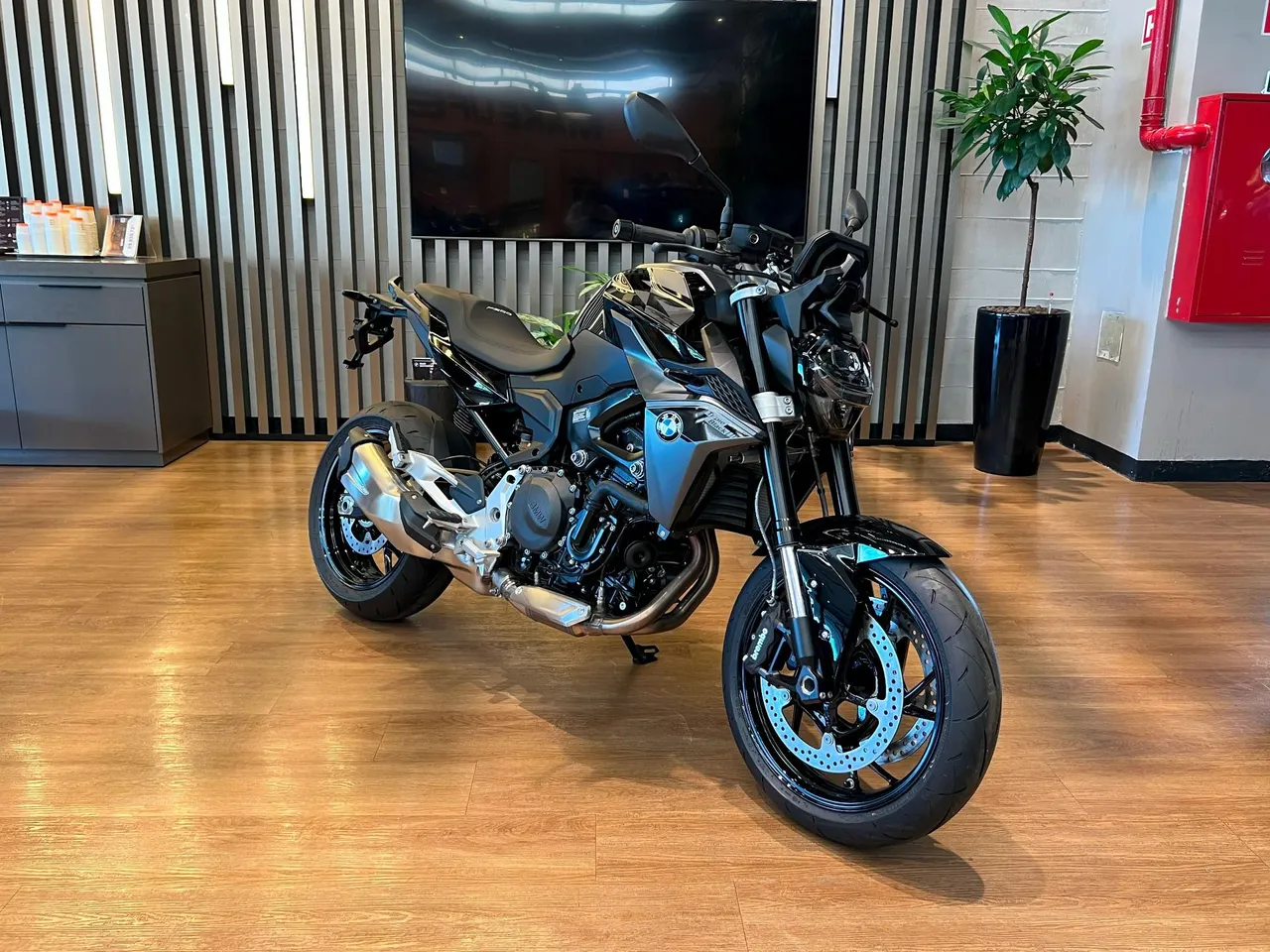 BMW F 900 R SPORT PLUS PRETA