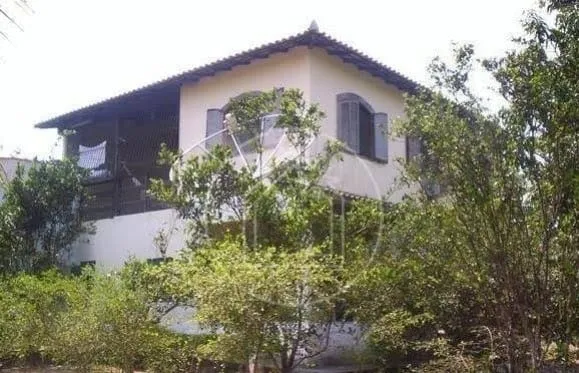Duas casas estilo chácara em Rio das Ostras R.J