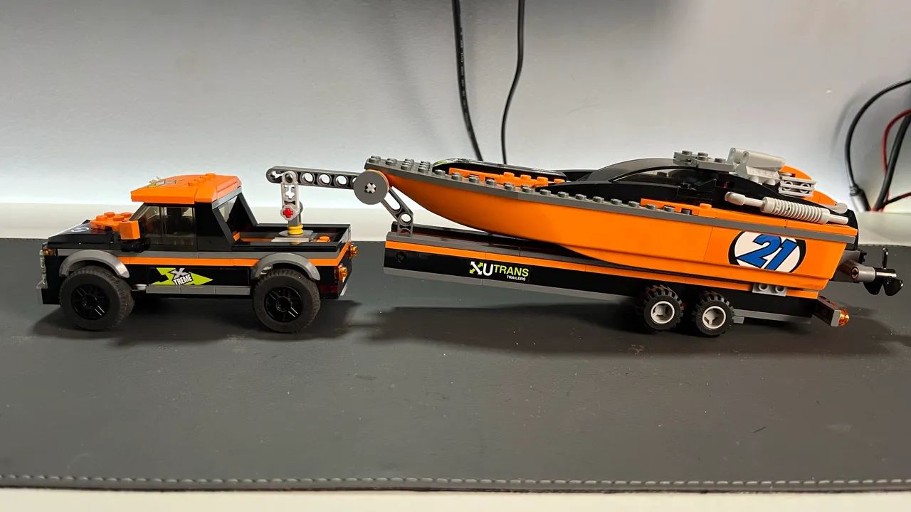 lego caminhonete e barco de corrida 